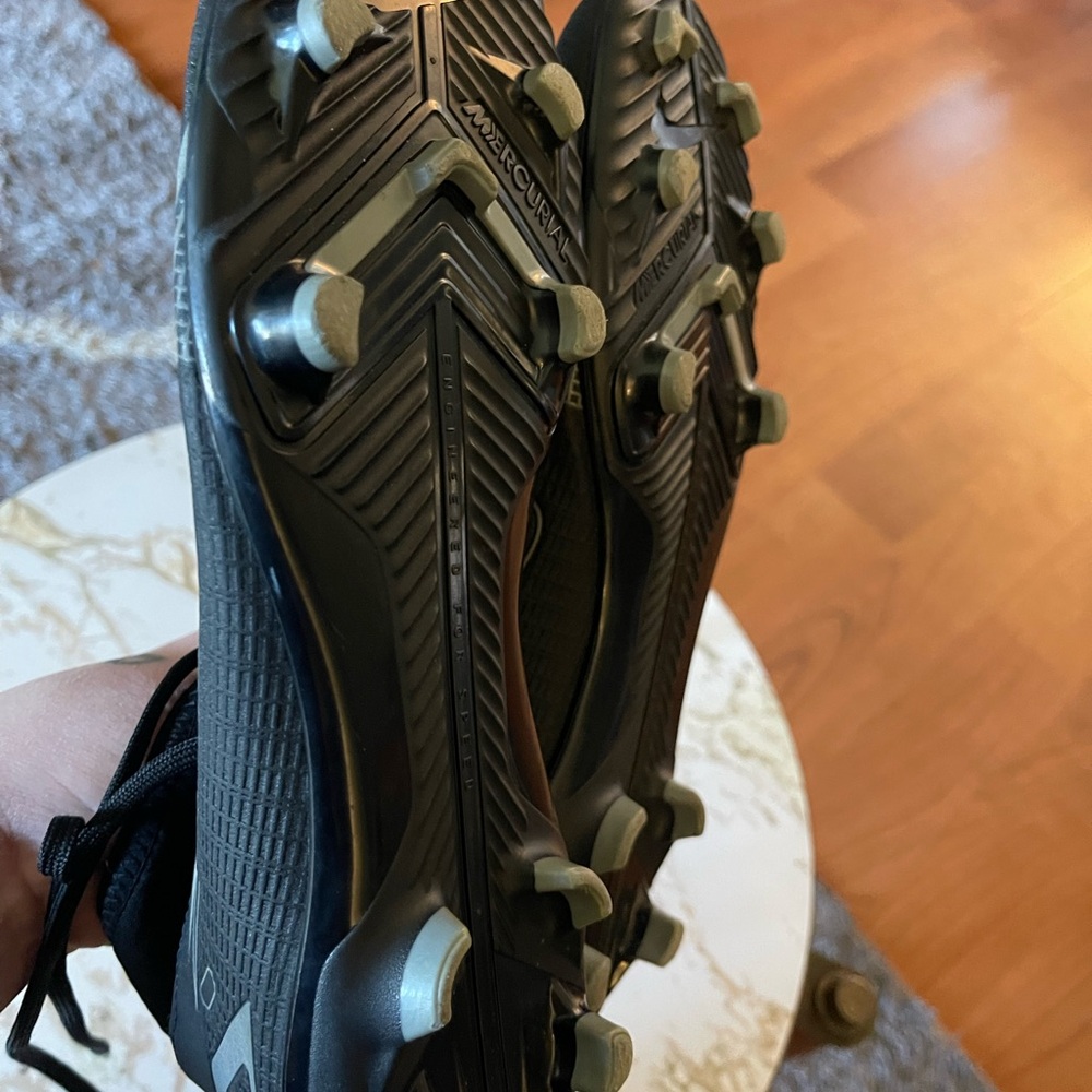 Nike Mercurial cleats with Sleek Design-like new - Picture 6 of 6